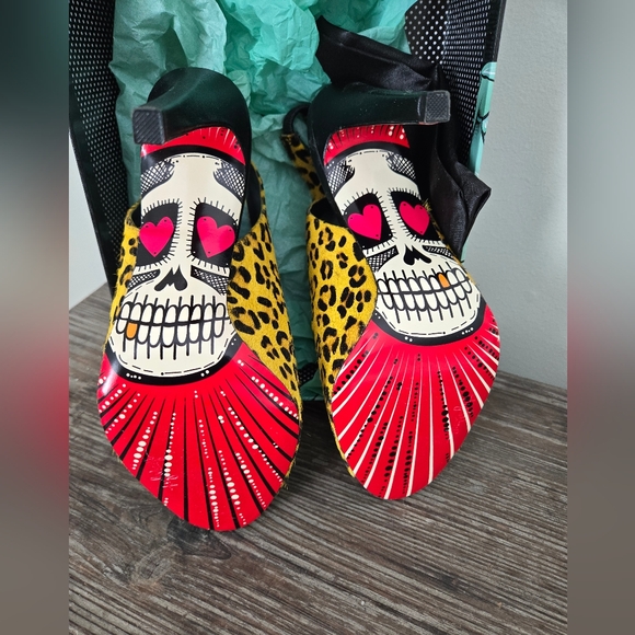 Taylor Says Leopard Heels - Picture 3 of 7